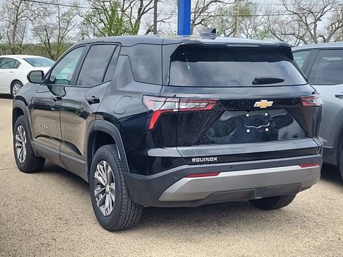Used 2025 Chevrolet Equinox LT image 2