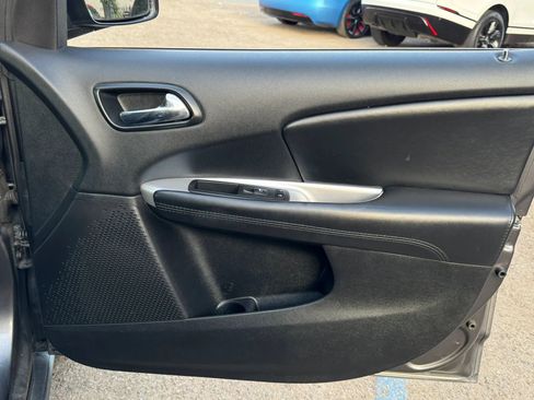 Used 2017 Dodge Journey SE FWD image 12