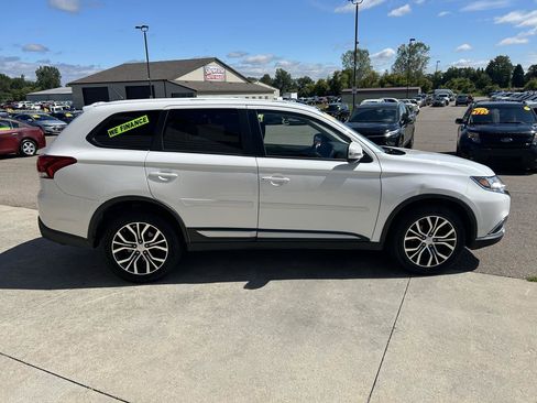 Used 2016 Mitsubishi Outlander SEL AWD/4WD image 4