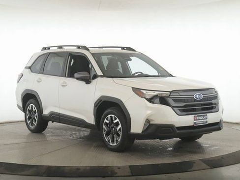 Used 2025 Subaru Forester Premium image 2