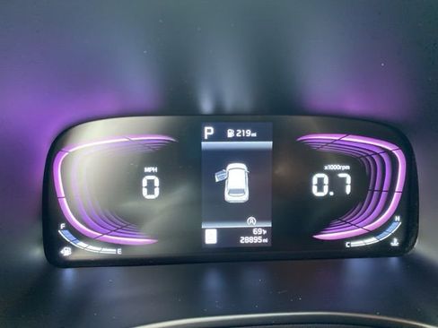 Used 2025 Kia Soul LX w/ LX Technology Package FWD image 21