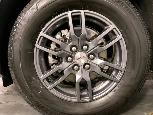 Used 2025 GMC Acadia Elevation AWD/4WD image 9