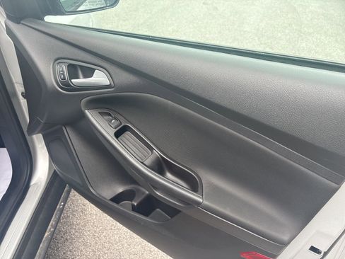 Used 2015 Ford Focus SE FWD image 17