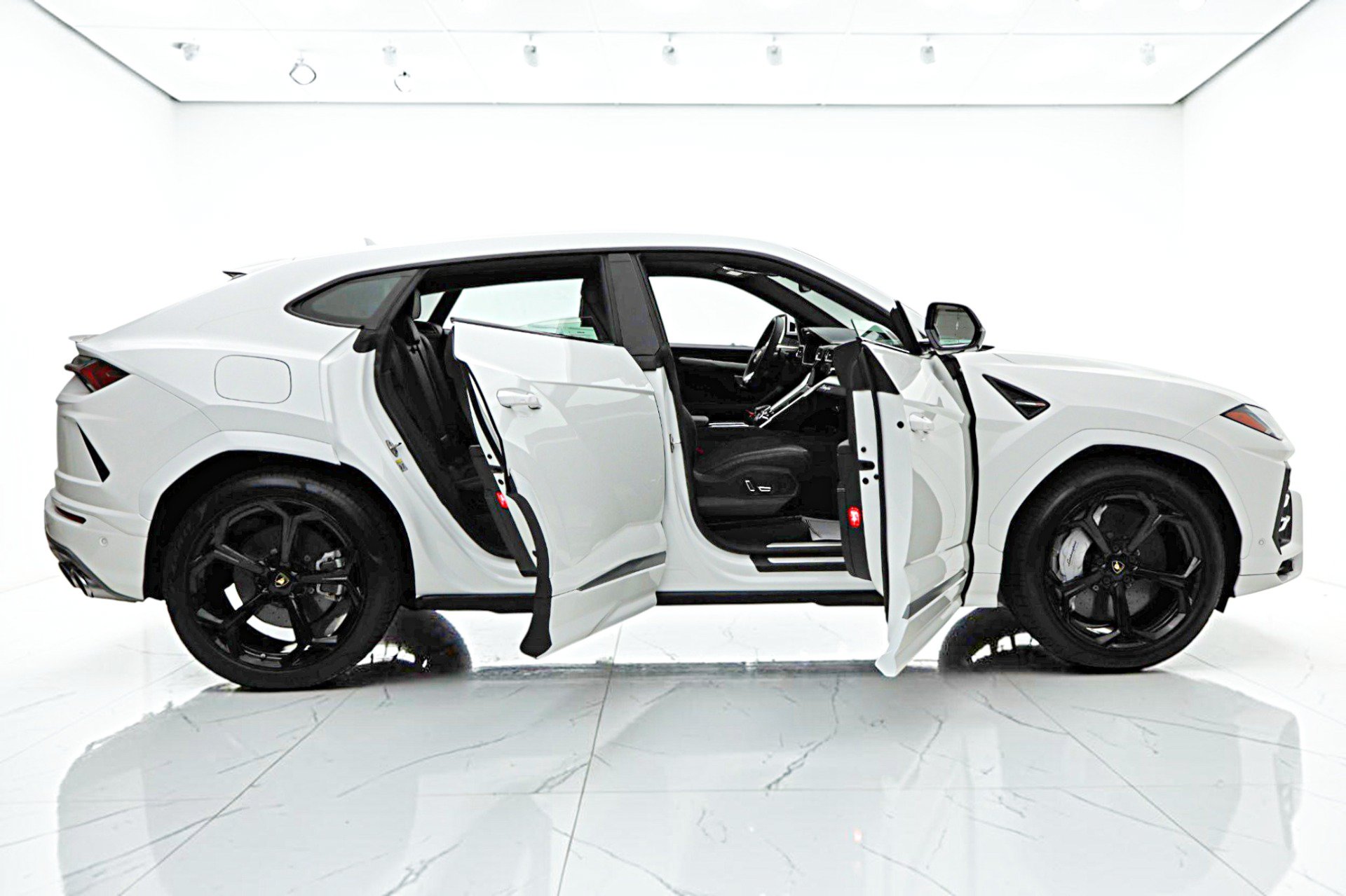 Used 2020 Lamborghini Urus AWD/4WD image 14