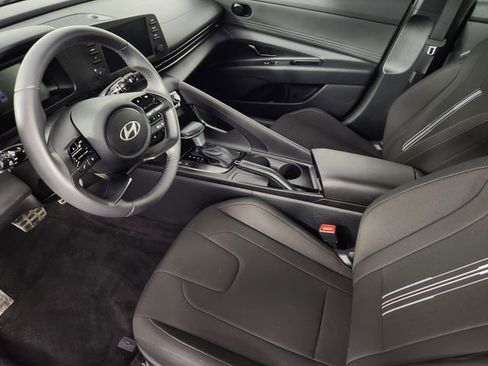 Certified 2025 Hyundai Elantra Sport FWD image 9