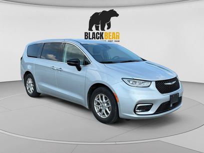 Used 2024 Chrysler Pacifica Touring-L