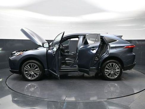 Used 2024 Toyota Venza XLE AWD/4WD image 42