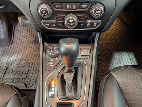 Used 2022 Jeep Cherokee Trailhawk w/ Premium Leather Package image 21