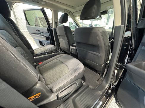 Used 2024 Nissan Pathfinder SV w/ SV Premium Package AWD/4WD image 13
