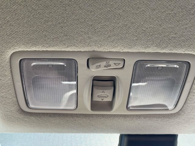 Certified 2025 Hyundai Venue SEL FWD image 33