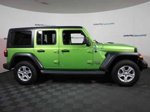 Used 2018 Jeep Wrangler Unlimited Sport S AWD/4WD image 4