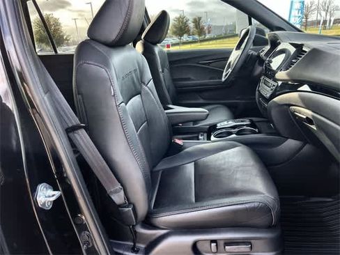 Certified 2022 Honda Pilot Black Edition image 12