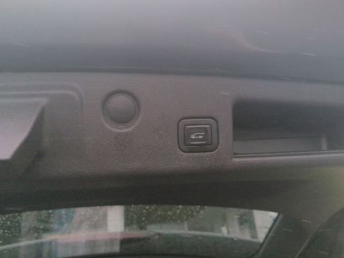 Used 2018 Chevrolet Equinox LT w/ LPO, Floor Liner Package image 24