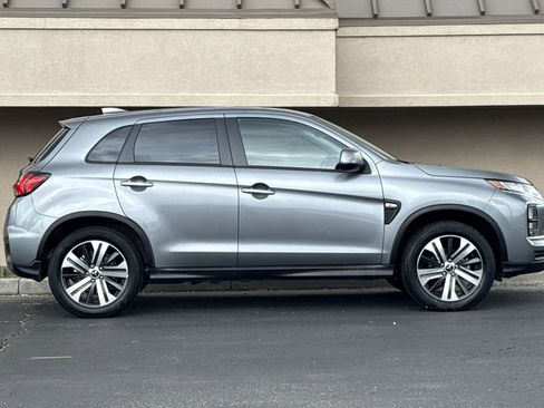 Used 2025 Mitsubishi Outlander Sport ES image 3
