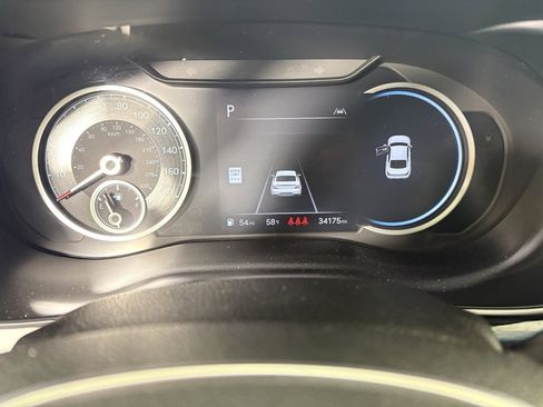 Used 2024 Genesis G70 2.5T image 25