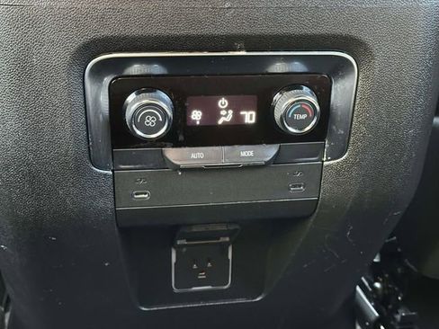 Used 2025 Chevrolet Suburban Z71 AWD/4WD image 17