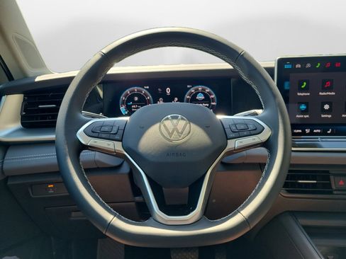 New 2026 Volkswagen Tiguan SE FWD image 10