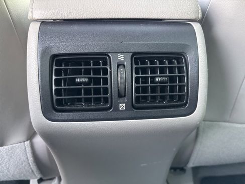 Used 2012 Toyota Camry XLE w/ Leather Pkg image 7