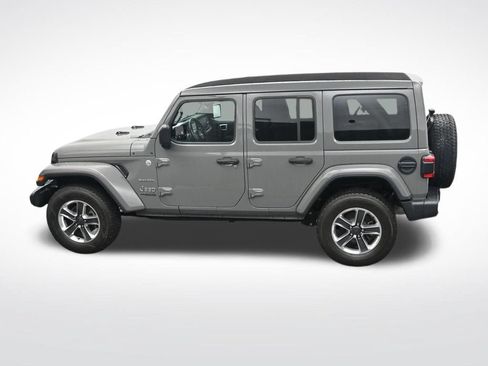 Used 2022 Jeep Wrangler Unlimited Sahara w/ LED Lighting Group AWD/4WD image 29