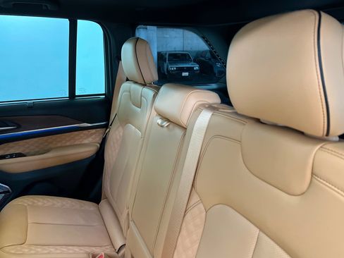 Used 2024 Jeep Grand Cherokee Summit w/ Advanced Protech Group IV AWD/4WD image 21