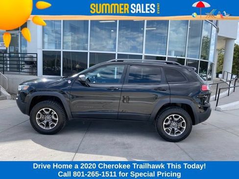 Used 2020 Jeep Cherokee Trailhawk w/ Comfort/Convenience Group AWD/4WD image 2