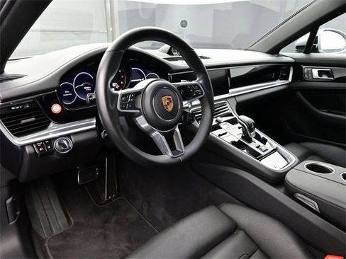 Used 2019 Porsche Panamera 4 image 4