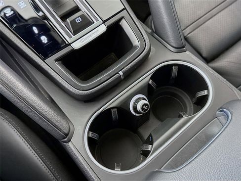 Used 2022 Porsche Cayenne Coupe w/ Premium Package image 21