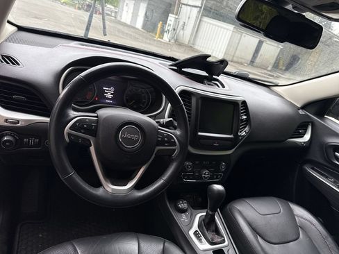 Used 2015 Jeep Cherokee Trailhawk w/ Comfort/Convenience Group AWD/4WD image 17