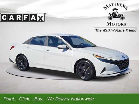 Used 2023 Hyundai Elantra SEL image 1