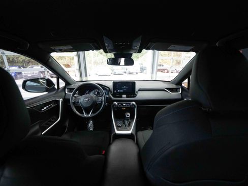 Used 2023 Toyota RAV4 SE image 19