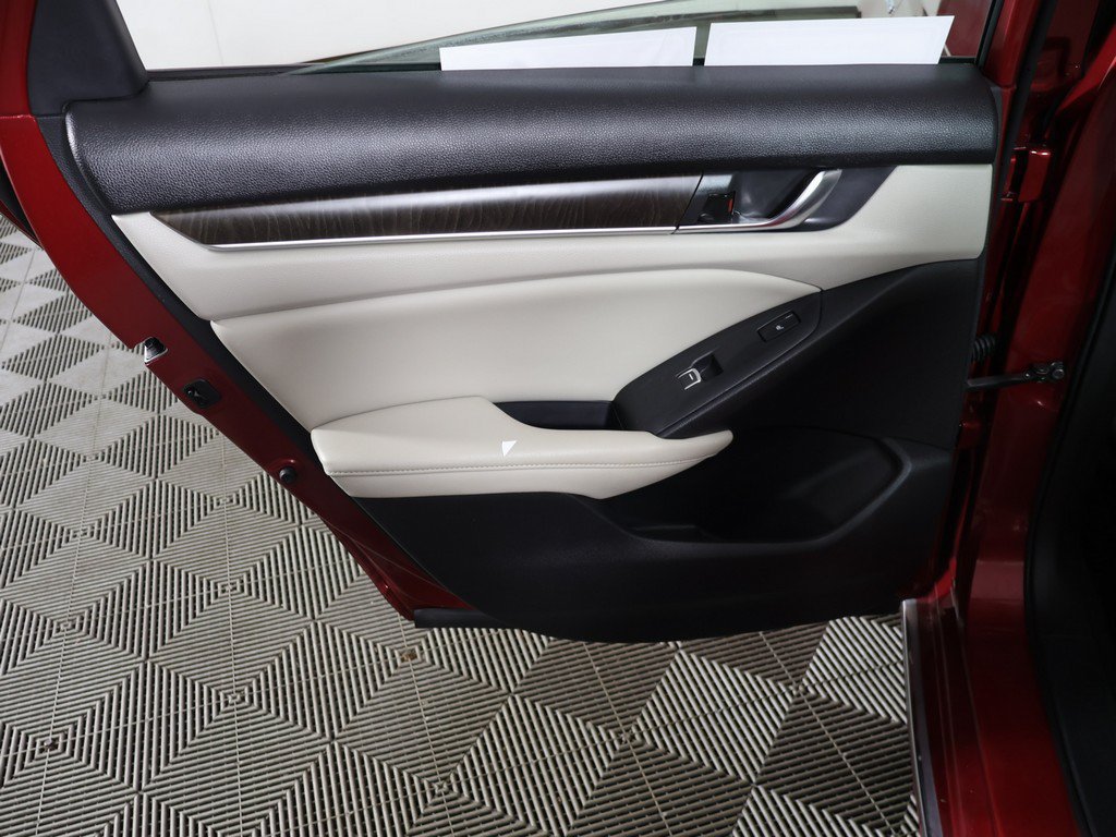 Used 2019 Honda Accord Touring image 28