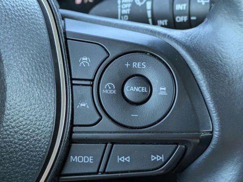 Used 2024 Toyota Corolla Cross XLE image 29