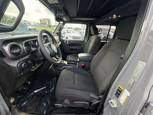 Used 2023 Jeep Wrangler Unlimited w/ Sun & Screen Package AWD/4WD image 13