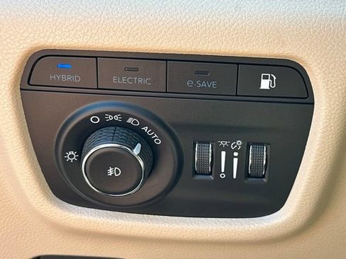 Used 2024 Jeep Grand Cherokee Limited 4xe AWD/4WD image 9