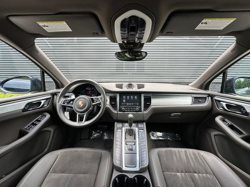 Certified 2018 Porsche Macan AWD/4WD image 6