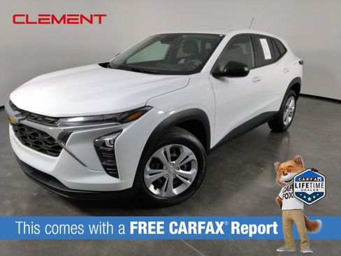 Used 2024 Chevrolet Trax LS FWD image 1
