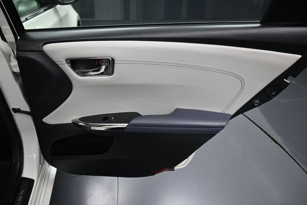Used 2013 Toyota Avalon Limited FWD image 36