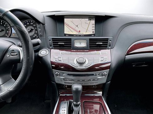 Used 2018 INFINITI Q70 L 3.7 image 11