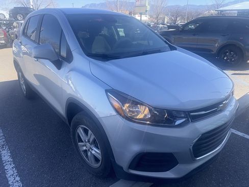 Used 2022 Chevrolet Trax LS w/ Tint and Cruise Package image 1