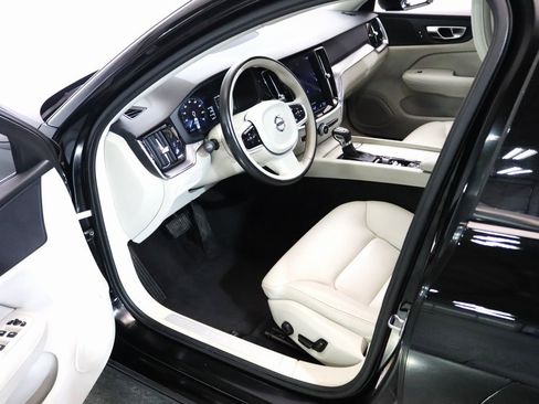 Used 2019 Volvo S60 T5 Momentum w/ Premium Package image 13