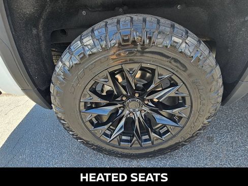 Used 2023 GMC Sierra 1500 AT4 w/ Technology Package AWD/4WD image 13