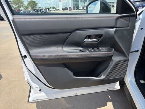 Used 2026 Nissan Kicks SR w/ Cold Weather Package AWD/4WD image 9