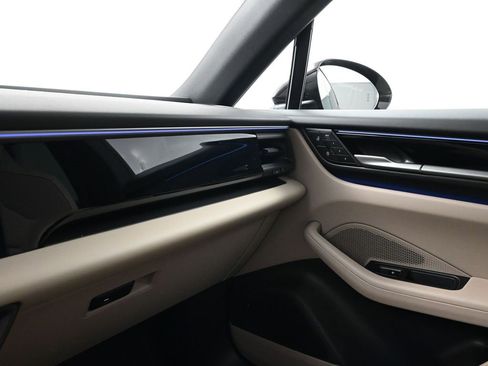 Used 2025 Porsche Macan 4 Electric image 23