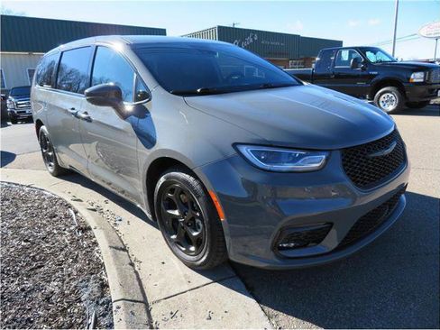 Used 2022 Chrysler Pacifica Touring-L w/ S Appearance Package FWD image 37