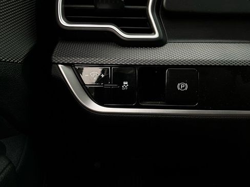 Used 2025 Kia Sportage LX image 20