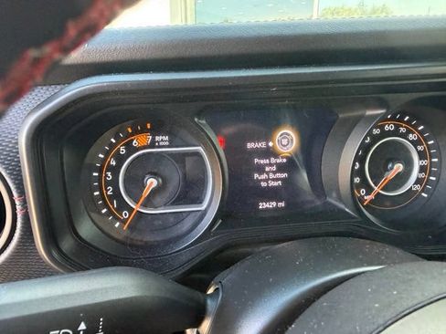Used 2024 Jeep Wrangler Unlimited Rubicon AWD/4WD image 4