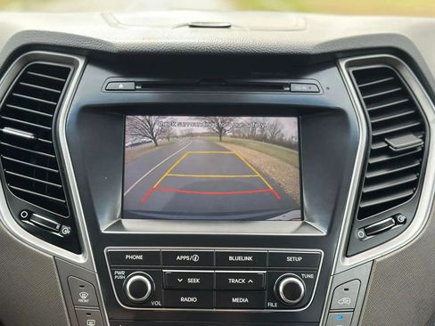 Used 2017 Hyundai Santa Fe SE AWD/4WD image 23