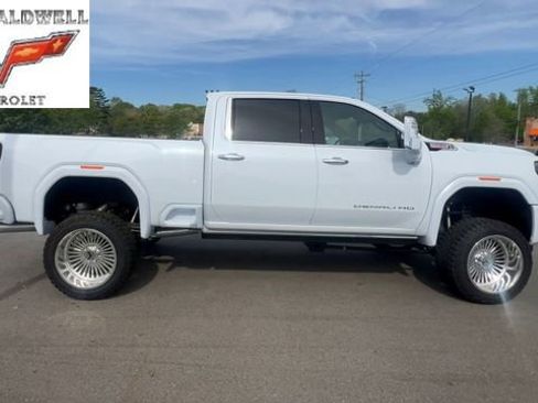 Used 2026 GMC Sierra 2500 Denali w/ Denali Reserve Package image 9