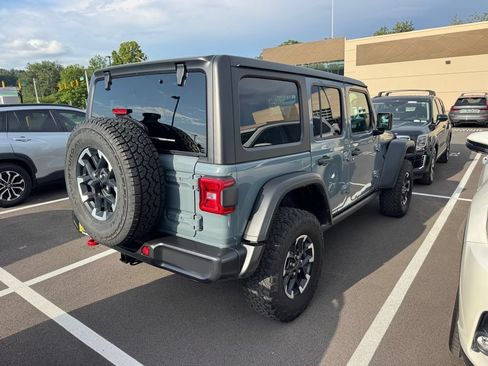 Used 2025 Jeep Wrangler Unlimited Rubicon AWD/4WD image 12