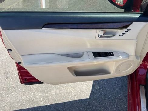 Used 2013 Lexus ES 350 w/ Luxury Pkg FWD image 18